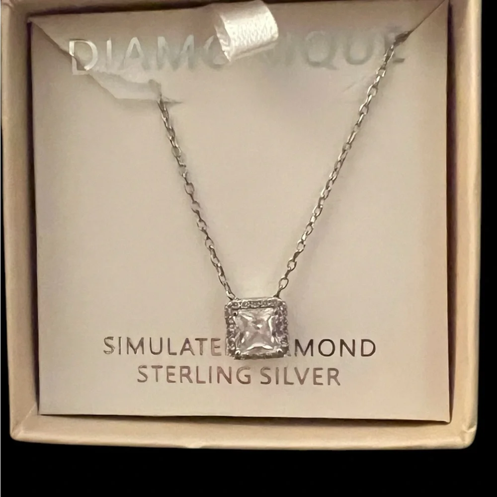 EUC~Diamonique halo Sterling Silver .925 Cubic Zirconia Halo Necklace Length 18”